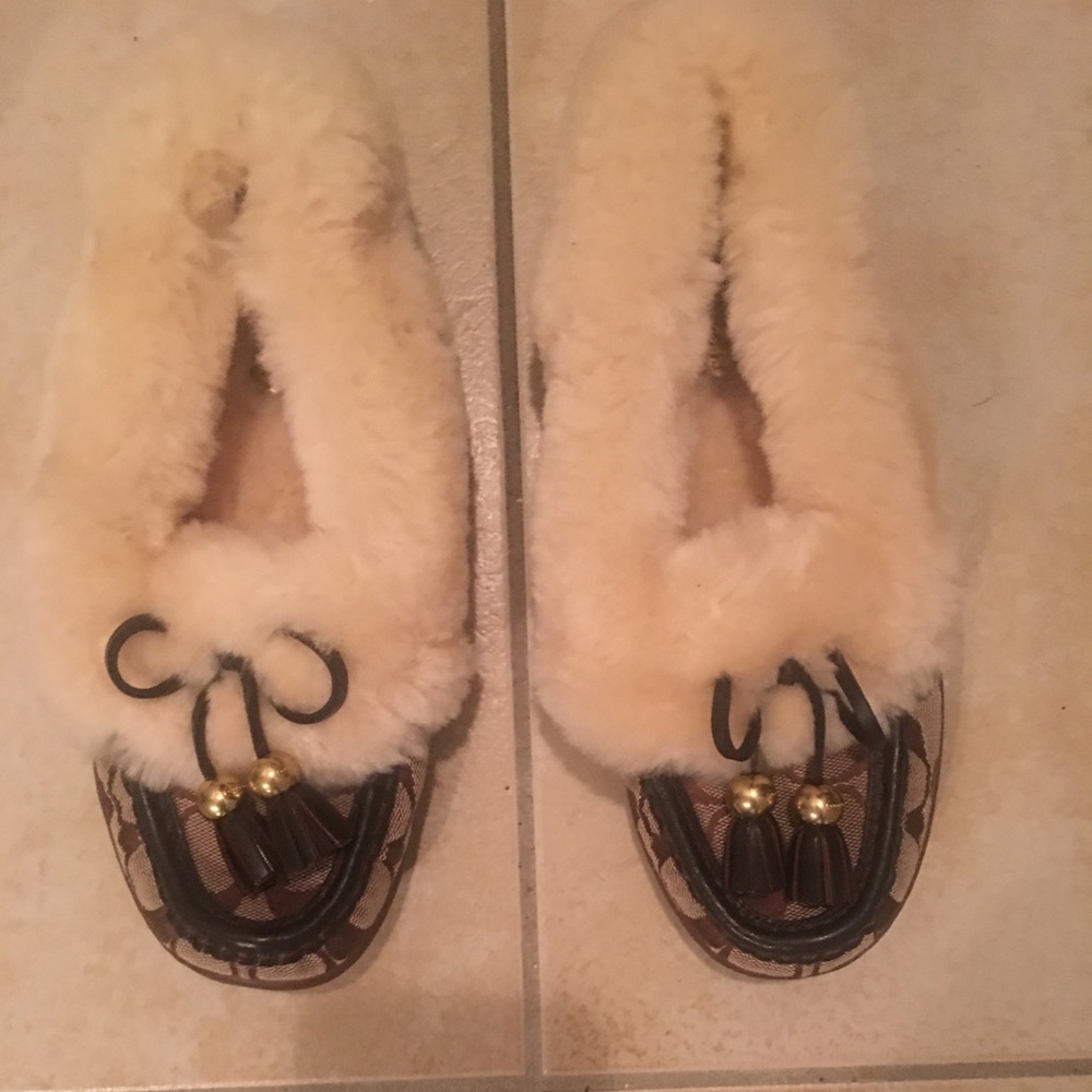 W coach slippers